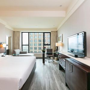 Deluxe King Room Guest room 1 King City view